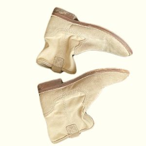 CLARKS SIZE 7.5 BOOT